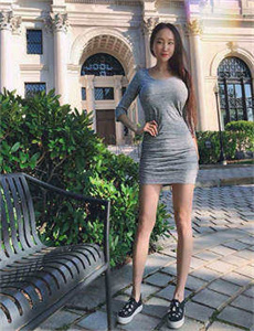 美女被打开了屁股进去的视频